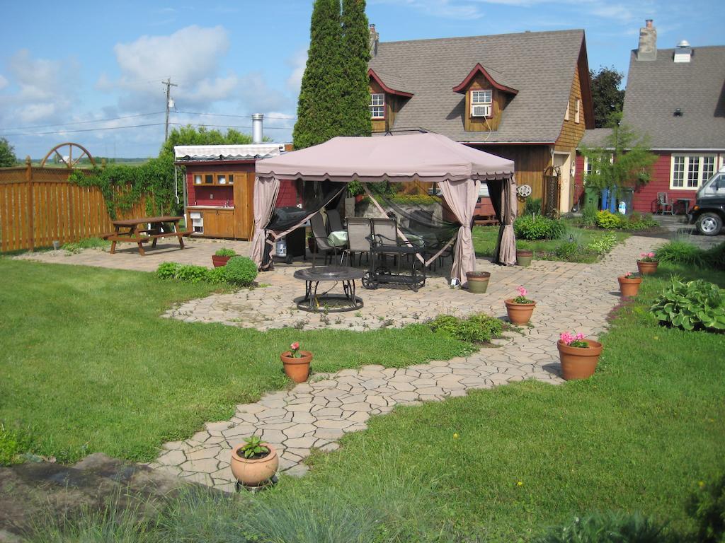 Eden Sur Terre Bed and Breakfast Marieville Eksteriør billede